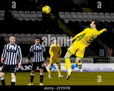 2 febbraio 2021; St Mirren Park, Paisley, Renfrewshire, Scozia; Scottish Premiership Football, St Mirren contro Hibernian; Christian Doidge di Hibernian ottiene la sua testata verso il traguardo Foto Stock