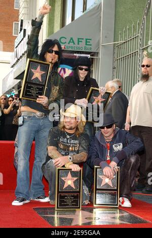 I membri di Motley Crue Mick Mars, vince Neil, Tommy Lee, Nikki Sixx sono onorati con la 2301st Star sulla Hollywood Walk of Fame. Los Angeles, 25 gennaio 2006. Foto di Lionel Hahn/ABACAPRESS.COM Foto Stock