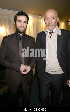 L'attore francese Romain Duris, e il direttore Jacques Audiard di 'De Battre mon Coeur s'est Arrete' durante la settima cerimonia dei premi 'Etoiles de la Presse' tenutasi presso l'espace Pierre Cardin a Parigi, Francia, il 23 gennaio 2006. Foto di Bruno Klein/ABACAPRESS.COM. Foto Stock