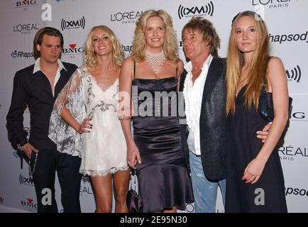 Sean Stewart, Kimberly Stewart, Penny Lancaster, Rod Stewart e Ruby Stewart partecipano al Clive Davis Pre-GRAMMY Awards 2006 tenutosi presso il Beverly Hilton Hotel di Los Angeles, CA, USA il 7 febbraio 2006. Foto di Lionel Hahn/ABACAPRESS.COM Foto Stock