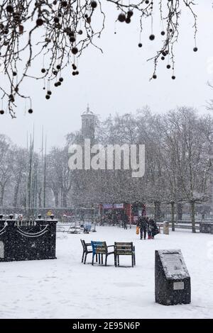 Windrush Square durante la neve pesante, Brixton, Londra, 24 gennaio 2021 Foto Stock