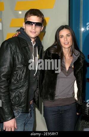 Ashton Kutcher e Demi Moore partecipano al Rebel yell Spring Launch Party tenutosi a Kitson a Beverly Hills, CA, USA il 19 febbraio 2006. Foto di Amanda Parks/ABACAPRESS.COM Foto Stock