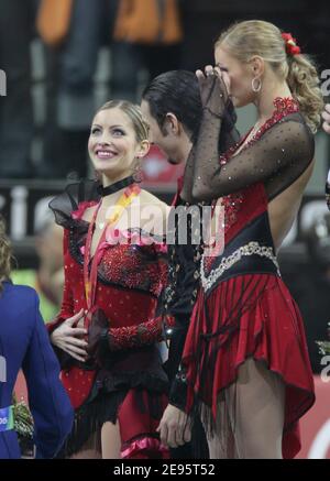Le medaglie d'argento degli Stati Uniti Tanith Belbin e Benjamin Agosto, le medaglie d'oro russe Tatiana Navka e Roman Kostomargov e le medaglie di bronzo dell'Ucraina Elena Grushina e Russan Goncharov dopo il programma di danza originale in Figure Skating Ice Dancing ai Giochi Olimpici invernali di Torino 2006 a Palavela, Torino, 19 febbraio 2006. I XX Giochi Olimpici invernali si terranno dal 10 febbraio al 26 febbraio 2006. Foto di Gouhier-Nebinger/Cameleon/ABACAPRESS.COM Foto Stock