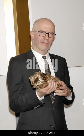 Il regista francese Jacques Audiard si è aggiudicato il miglior premio cinematografico per 'De battre, mon coeur s'est arrete' nella sala stampa durante la 31° cerimonia di premiazione di Cesar tenutasi al Theatre du Chatelet di Parigi, in Francia, il 25 febbraio 2006. Foto di Klein-Orban/ABACAPRESS.COM Foto Stock