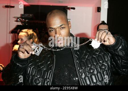 Il cantante francese Lord Kossity partecipa alla festa di inaugurazione del ristorante "Royce" di Claude Makelele a Parigi, in Francia, il 26 febbraio 2006. Foto di Laurent Zabulon/ABACAPRESS.COM. Foto Stock