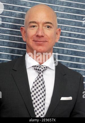 **FOTO DEL FILE** Jeff Bezos scenderà in veste di CEO di Amazon. WASHINGTON, D.C. DICEMBRE 14: Jeff Bezos alla prima di 'The Post' il 14 Dicembre 2017, a Washington, DC. Credito: Dennis Van Tine/MediaPunch Foto Stock