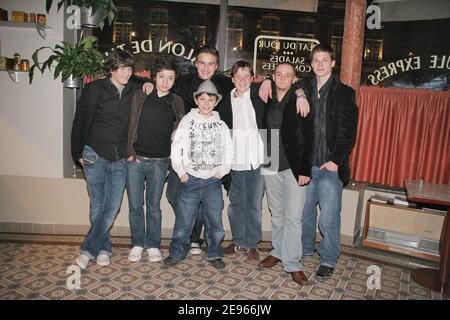 I membri del cast di 'Les Aiguilles Rouges' partecipano alla cerimonia di apertura del Festival del Cinema di Valenciennes al Gaumont Theatre Multiplexe di Valenciennes, Francia, il 16 marzo 2006. Foto di Denis Guignebourg/ABACAPRESS.COM Foto Stock