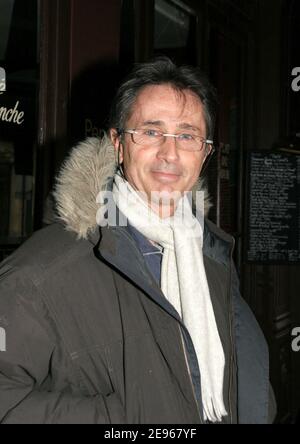 L'attore francese Thierry Lhermitte lascia la stazione radio RTL, a Parigi, in Francia, il 20 marzo 2006. Foto di Denis Guignebourg/ABACAPRESS.COM Foto Stock