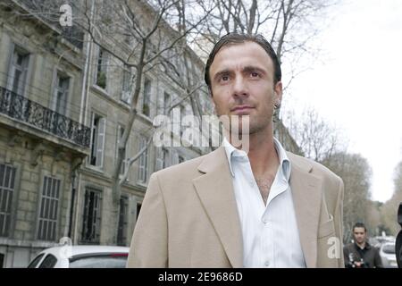 L'ex giocatore olimpico di Marsiglia (OM) Christophe Dugarry, lascia la corte di Marsiglia, Francia meridionale, il 22 marzo 2006, dopo essere stato ostacolato dal giudice Vincent Turbeaux. Christophe Dugarry è stato visto parlare con Licio D'Onofrio, l'avvocato del suo ex agente. Foto di Gerald Holubowicz/ABACAPRESS.COM Foto Stock