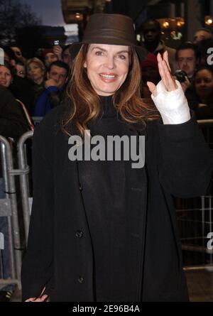 L'attrice francese Cyrielle Claire partecipa alla prima di 'Jean-Philippe' diretta da Laurent Tuel tenuta al Teatro UGC Normandy di Parigi, Francia il 28 marzo 2006. Foto di Klein-Gouhier/ABACAPRESS.COM Foto Stock