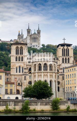 Cathédrale Saint-Jean-Baptiste e Basilica di Notre-Dame de Fourvière (Lyon, Francia) Foto Stock
