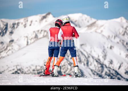 El Tarter, Andorra : 2021 Febbraio 2 : Skiier nella località sciistica di Grandvalira ad Andorra nel 2021 Foto Stock