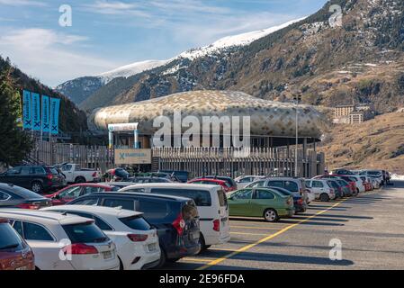 El Tarter, Andorra : 2021 Febbraio 2 : Paing int COVID19 volte Grandvalira stazione sciistica su Andorra nel 2021 Foto Stock