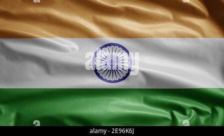 Bandiera indiana di Tiranga che oscilla nel vento. Primo piano di India banner soffiaggio, morbido e seta liscia. Tessuto tessuto tessuto tessitura segno sfondo. Usalo per nat Foto Stock