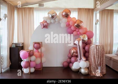 Decorazioni per una festa di compleanno delle ragazze di un anno Foto Stock