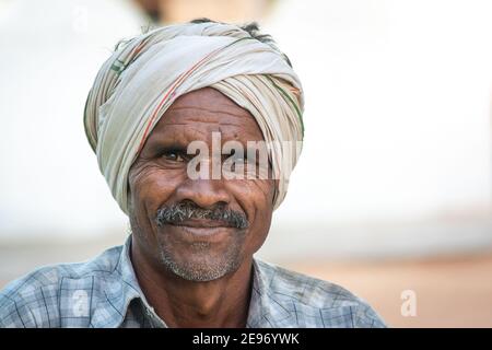 TIKAMGARH, MADHYA PRADESH, INDIA - 23 GENNAIO 2021: Ritratto del vecchio indiano. Foto Stock