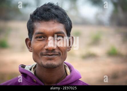 TIKAMGARH, MADHYA PRADESH, INDIA - 23 GENNAIO 2021: Primo piano ritratto di un uomo indiano. Foto Stock