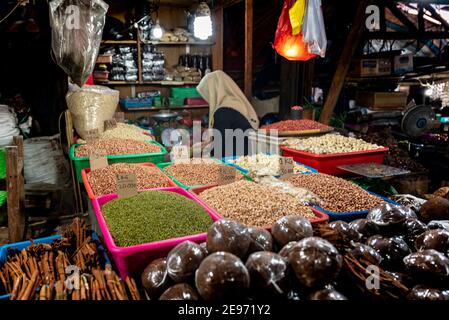 Manado City, Bersehati Pasar, mercato locale, Sulawesi Nord, Indonesia Foto Stock