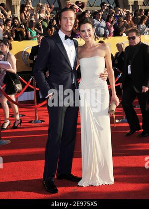 Los Angeles, Stati Uniti. 30 gennaio 2012. Armie Hammer e la moglie Elizabeth Chambers  19 Credit: Tsuni/USA/Alamy Live News Foto Stock