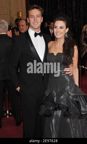 Los Angeles, Stati Uniti. 28 Feb 2011. Armie Hammer, moglie  131 credito: Tsuni/USA/Alamy Live News Foto Stock