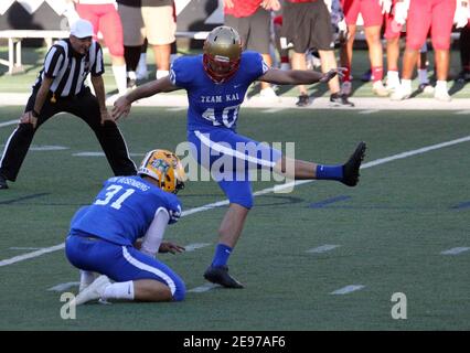 31 gennaio 2021 - Laval Rouge et or (Canada) kicker David Cote n° 40 calcia un obiettivo di campo durante l'Hula Bowl all'Aloha Stadium di Honolulu, HI - Michael Sullivan/CSM Foto Stock