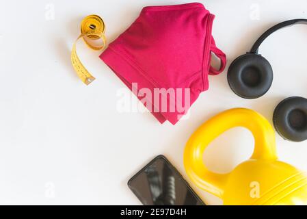 fitness a casa con il cellulare Foto Stock