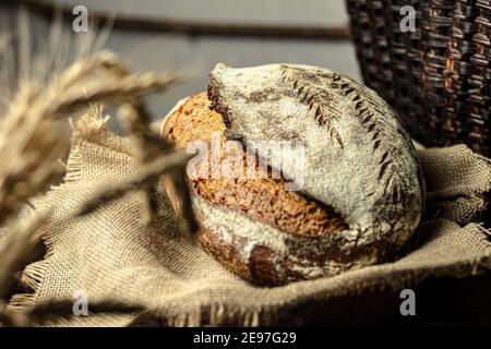 Pane senza lievito fatto in casa. Tradizioni domestiche. Foto Stock