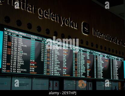 Aeroporto di imbarco delle partenze a Istanbul Foto Stock