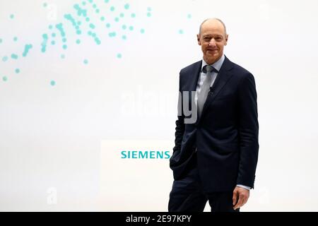 Monaco, Germania. 03 Feb 2021. Roland Busch, il nuovo amministratore delegato del conglomerato industriale tedesco Siemens, prende il palco dell'incontro annuale virtuale. Credit: Matthias Schrader/POOL AP/dpa/Alamy Live News Foto Stock