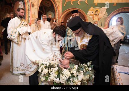 Il Principe Nicola e la Principessa Alina di Romania partecipano alla cerimonia di Cristianesimo reale della Principessa Maria Alexandra di Romania presieduta da sua Eminenza Calinic, Arcivescovo di Arles e muscolo al Monastero di Curtea de Arges, il 23 giugno 2021 a Curtea de Arges, Romania. I padrini sono il principe Mihai e sua moglie la principessa Emanuela de Ghyka. Foto di David Niviere/ABACAPRESS.COM Foto Stock