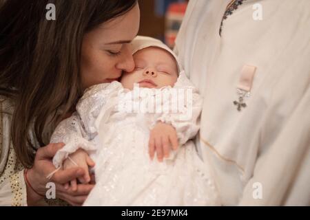 La Principessa Alina di Romania partecipa alla cerimonia di Cristianesimo reale della Principessa Maria Alexandra di Romania presieduta da sua Eminenza Calinic, Arcivescovo di Arles e Muscle al Monastero di Curtea de Arges, il 23 giugno 2021 a Curtea de Arges, Romania. I padrini sono il principe Mihai e sua moglie la principessa Emanuela de Ghyka. Foto di David Niviere/ABACAPRESS.COM Foto Stock