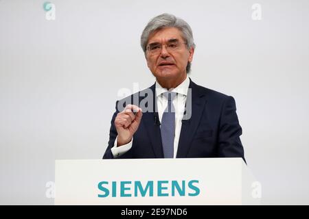 Monaco, Germania. 03 Feb 2021. Joe Kaeser, amministratore delegato uscente del conglomerato industriale Siemens, ha tenuto il suo discorso durante la riunione generale annuale virtuale. Credit: Matthias Schrader/POOL AP/dpa/Alamy Live News Foto Stock