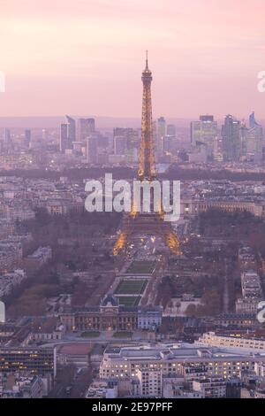 La Torre Eiffel di Parigi, Francia. Capitale e città più popolata della Francia, Parigi è dal 17 ° secolo è stato uno dei principali centesimi d'Europa Foto Stock