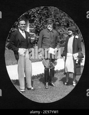 DOUGLAS FAIRBANKS Sr e MARY PICKFORD con THOMAS / Tomáš GARRIGUE MASARYK 1 ° presidente della Cecoslovacchia durante la loro visita lì nel 1926 Foto Stock