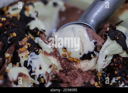 Vaniglia, frutta di Passione e gelato al cioccolato Foto Stock
