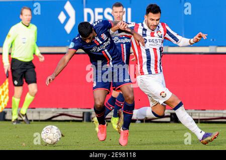 TILBURG, PAESI BASSI - GENNAIO 31: (L-R): Miguel Araujo di FC Emmen, Evangelos Vangelis Pavlidis di Willem II durante la partita olandese di Eredivisie betwee Foto Stock