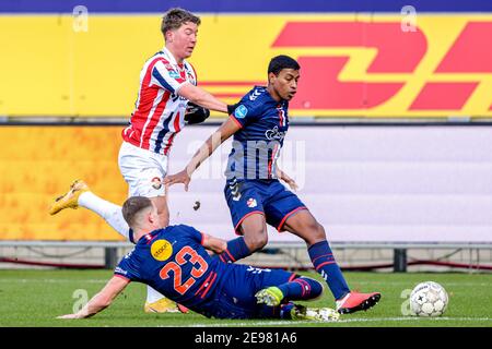 TILBURG, PAESI BASSI - GENNAIO 31: (L-R): OLE Romeny di Willem II, Glenn Bijl di FC Emmen, Miguel Araujo di FC Emmen durante la partita olandese di Eredivisie Foto Stock