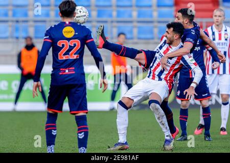 TILBURG, PAESI BASSI - GENNAIO 31: (L-R): Evangelos Vangelis Pavlidis di Willem II durante la partita olandese Eredivisie tra Willem II e FC Emmen a. Foto Stock