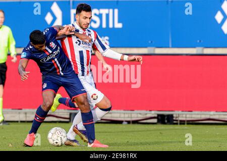 TILBURG, PAESI BASSI - GENNAIO 31: (L-R): Miguel Araujo di FC Emmen, Evangelos Vangelis Pavlidis di Willem II durante la partita olandese di Eredivisie betwee Foto Stock