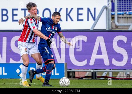 TILBURG, PAESI BASSI - GENNAIO 31: (L-R): OLE Romeny di Willem II, Sergio pena di FC Emmen durante la partita olandese di Eredivisie tra Willem II e FC Foto Stock