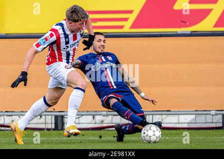 TILBURG, PAESI BASSI - GENNAIO 31: (L-R): OLE Romeny di Willem II, Sergio pena di FC Emmen durante la partita olandese di Eredivisie tra Willem II e FC Foto Stock