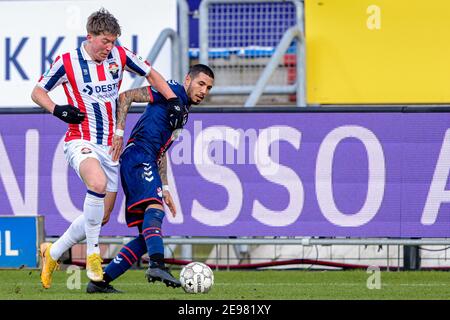 TILBURG, PAESI BASSI - GENNAIO 31: (L-R): OLE Romeny di Willem II, Sergio pena di FC Emmen durante la partita olandese di Eredivisie tra Willem II e FC Foto Stock