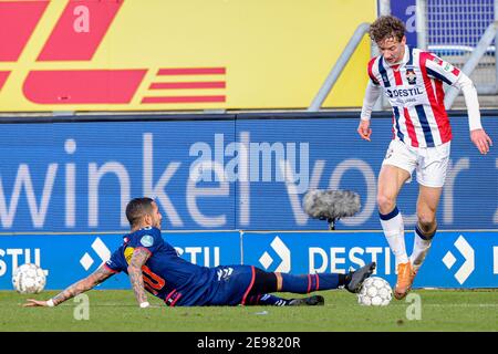 TILBURG, PAESI BASSI - GENNAIO 31: (L-R): Sergio pena di FC Emmen, Wesley Spieringhs di Willem II durante la partita olandese di Eredivisie tra Willem II Foto Stock