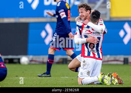 TILBURG, PAESI BASSI - GENNAIO 31: (L-R): Wesley Spieringhs di Willem II, Pol Llonch di Willem II che celebra la vittoria (2:0) durante l'olandese Eredissi Foto Stock