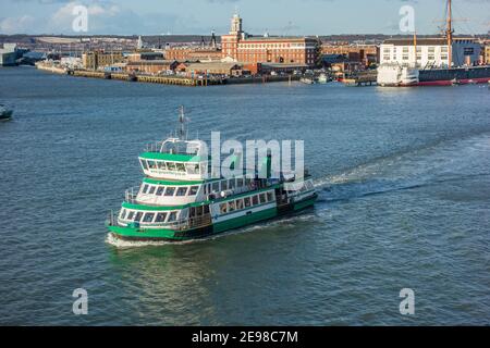 Porto di Portsmouth e Spinnaker Tower Foto Stock