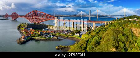 The Forth Bridges, North Queensferry, Fife, Scozia, Regno Unito Foto Stock