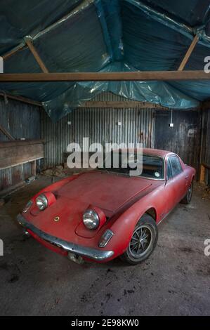 Fienile trovare Lotus Elan auto sportiva Foto Stock