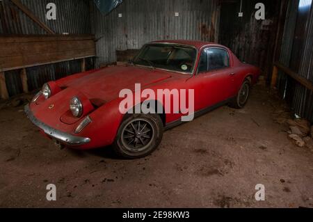 Fienile trovare Lotus Elan auto sportiva Foto Stock