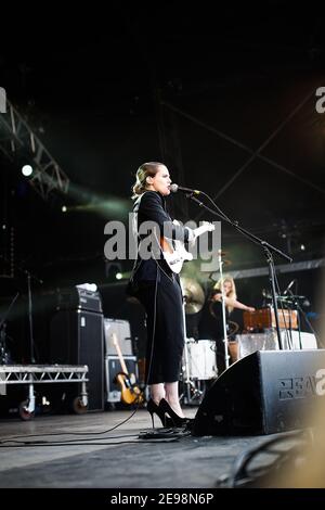 Anna Calvi si esibisce all'EOTR 2012 Foto Stock