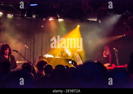 Vincitore del premio Crticis' Choice 2013 Brit, Tom Odell l'ultima data del suo tour in Gran Bretagna a Dingwalls a Camden, Londra Foto Stock